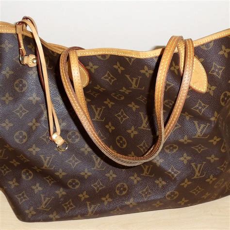 louis vuitton caught selling fake bags in their own store|copies of Louis Vuitton handbags.